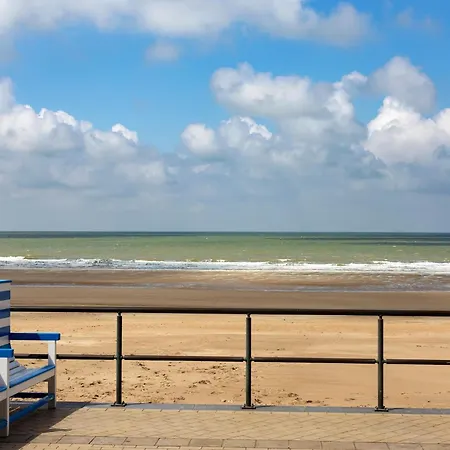 Flat Near Zeedijk And Tram Stop, Cleaning Included Middelkerke