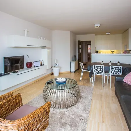 Flat Near Zeedijk And Tram Stop, Cleaning Included Apartment Middelkerke