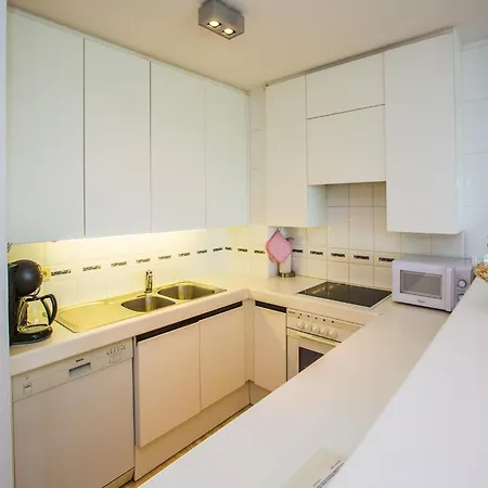 Flat Near Zeedijk And Tram Stop, Cleaning Included Middelkerke