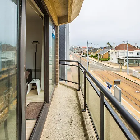 Daire Flat Near Zeedijk And Tram Stop, Cleaning Included